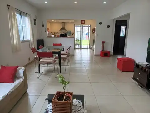 Casa 3 ambientes con 1 baño