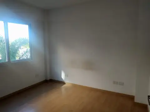 Departamento en Alquiler en El Palomar, $ 600.000