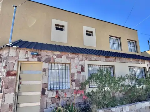 OPENHOUSE alquila hermoso duplex frente al prestigioso Barrio Dalvian
