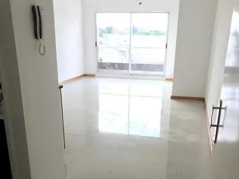 1 ambiente con balcon, muy bueno. bajas expensas