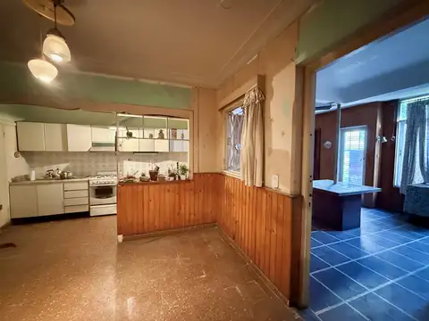 Casa 12 ambientes con 3 baños