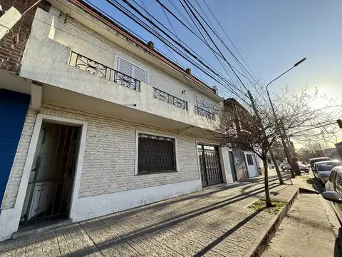 Sensacional block de dos casas con posibilidad de subdivisión sobre Av. Rolón, en San Isidro.