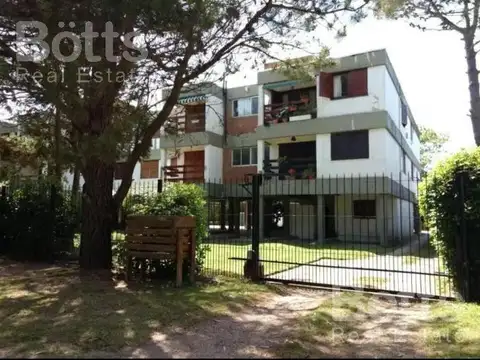 Departamento 4 Amb con Lavadero, Balcón, Cochera y Parrilla