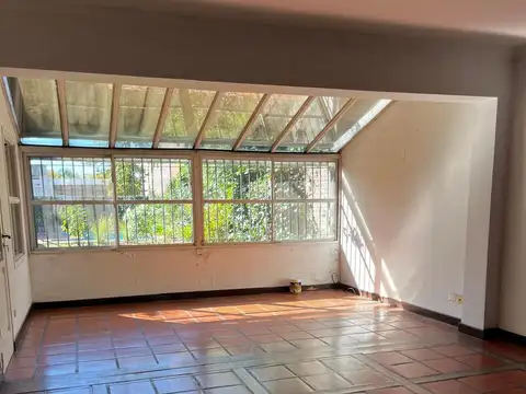 Casa en Venta con 3 cocheras