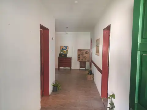 VENTA EN BLOCK  2 DEPTOS 2 AMB + 2 CASAS + COCHERA + PATIO