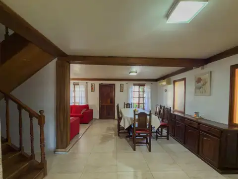 Casa 7 ambientes con 2 baños
