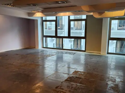 Oficina 3 ambientes con 4 baños