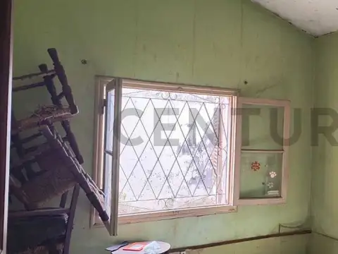 GRAN Casa 3 Dorm. para Reciclar en Venta, 500m2 de TERRENO – Ameghino Sur