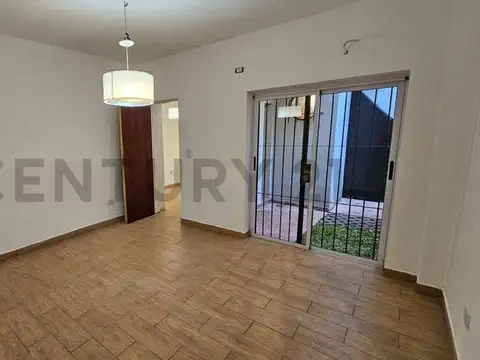 VENTA PH RECICLADO A NUEVO CON PATIO EN FLORES - APTO CREDITO.