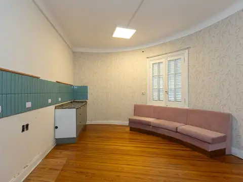 Casa 8 ambientes con 2 baños