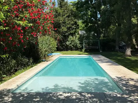 Casa en Venta Barrio El Cazador 3 dormitorios Piscina frutales horno de barro Acepta propiedad