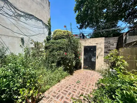 VENTA PH 4 AMBIENTES EN FLORES CON JARDIN