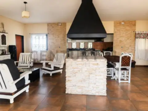 Casa 7 ambientes con 3 baños