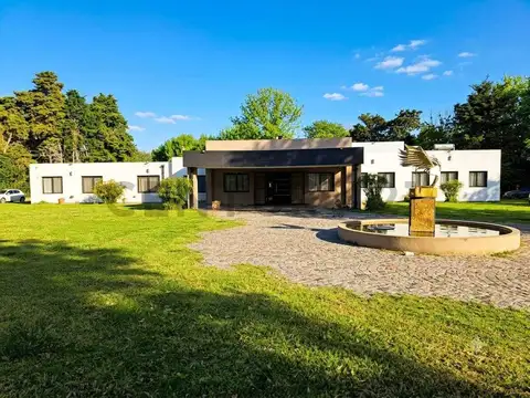 Casa de 6 ambientes sobre lote de 6.200 m2 en  El Remanso. Exaltación de la Cruz