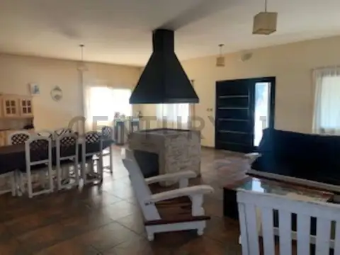 Casa 7 ambientes con 3 baños