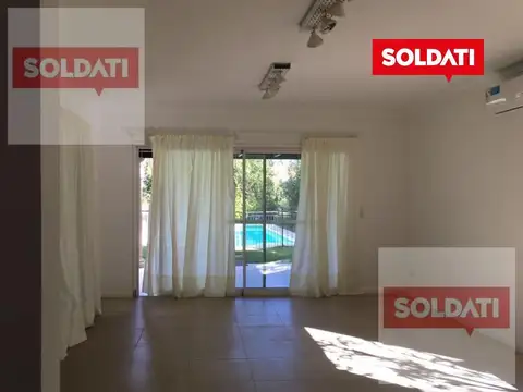 Casa en Alquiler con 2 cocheras