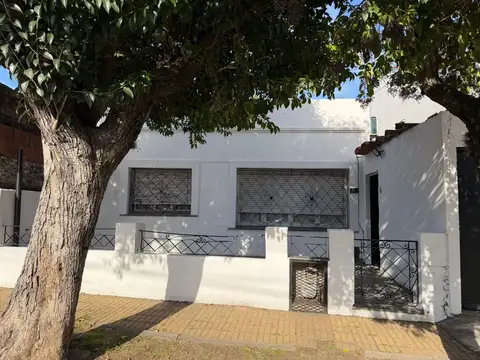 CASA 3 AMB CON COCHERA Y  FONDO LIBRE