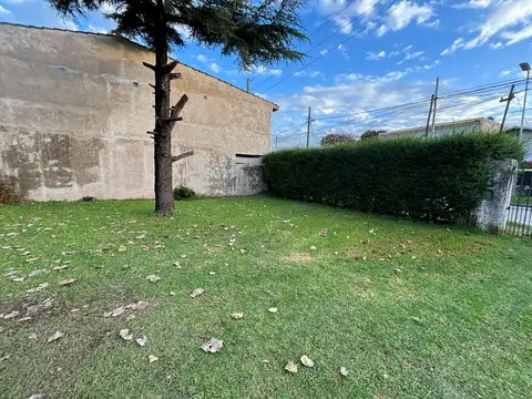 Venta Casa 3 ambientes con gran parque .Polvorines