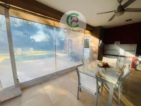 Casa en Venta con 3 cocheras