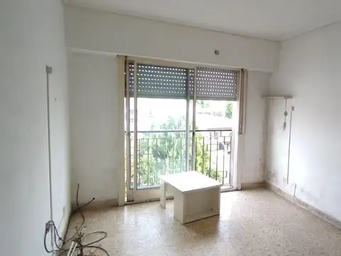 DEPARTAMENTO 3 AMB. CONTRAFRENTE 2° PISO P/ ESCALERA