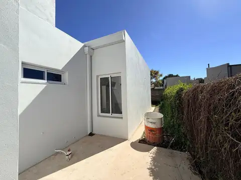 Depto Tipo Casa en Venta con 1