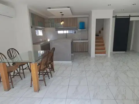Venta, Casa, 4 ambientes, Patio, Gonzáles Catán.