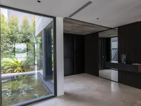 Casa 8 ambientes con 6 baños