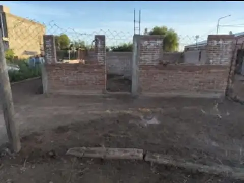 VENDO  LOTE CON CONSTRUCCION- BARRANCAS COLORADAS S.LUIS