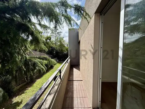 Venta Casa / duplex 2 dormitorios con cochera en Benavidez en complejo con amenities y mucho verde