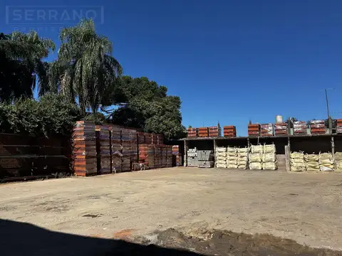 Venta Galpón con local, oficinas y terreno. 1200 m en Jose Leon Suarez