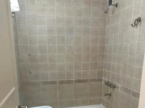 VENTA DEPARTAMENTO 4 AMBIENTES CON BALCON Y COCHERA– LA BOCA