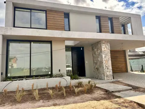 Casa en Venta en Vida, USD 690.000