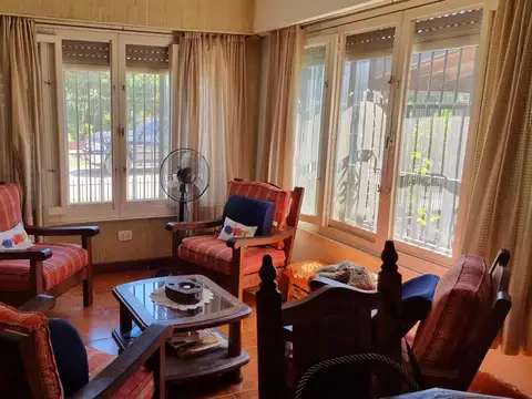 Casa en venta - 4 Dormitorios 6 Baños - San Clemente del Tuyú