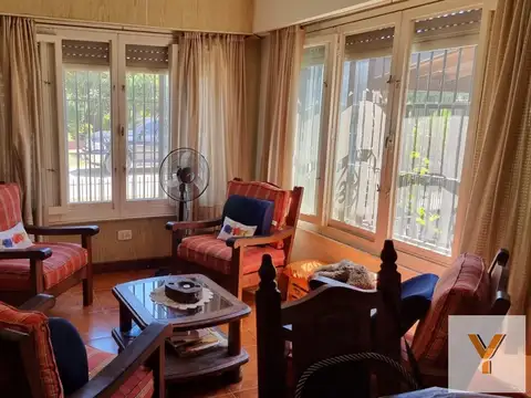 Casa en venta - 4 Dormitorios 6 Baños - San Clemente del Tuyú