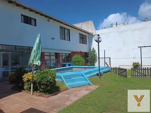 Casa en venta - 4 Dormitorios 6 Baños - San Clemente del Tuyú