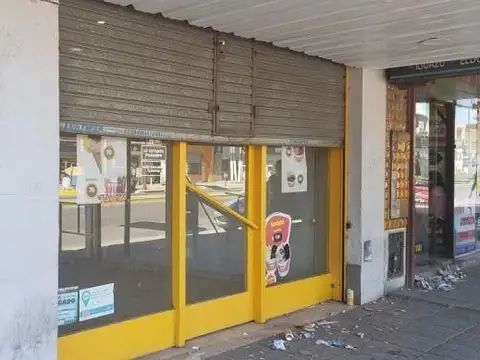 Av. Hipolito Yrigoyen 1400