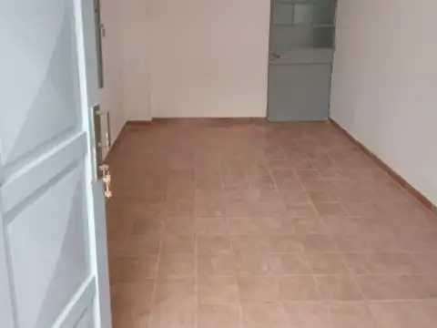 Depto Tipo Casa en Alquiler en Versalles, $ 800.000