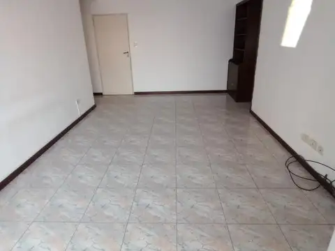 Departamento 2 ambientes a la calle con balcón