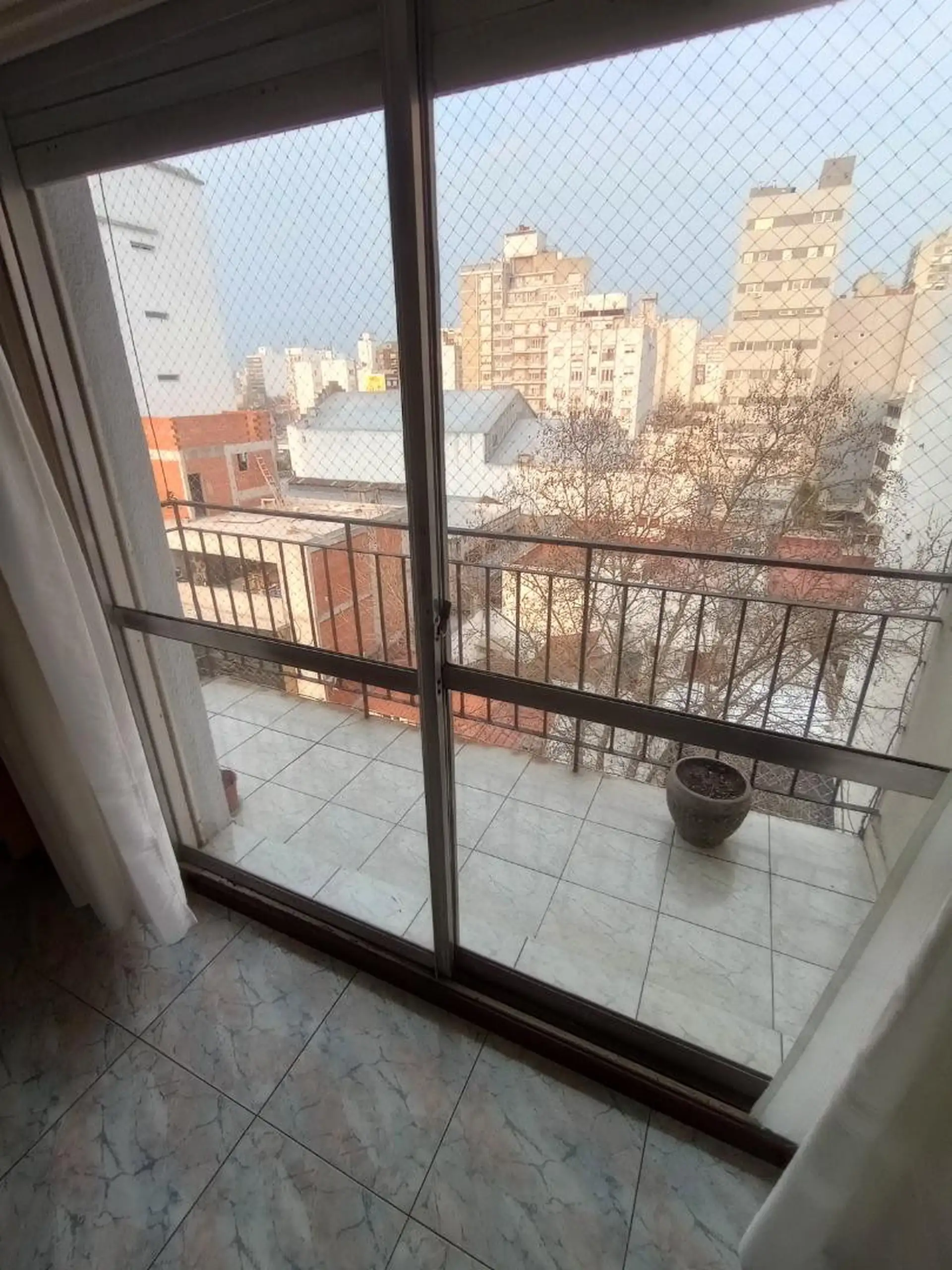 Departamento 2 ambientes a la calle con balcón