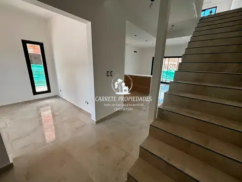 Casa en Venta con 2 cocheras
