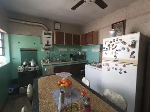 Casa 7 ambientes con 1 baño