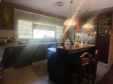 Casa 6 ambientes con 3 baños
