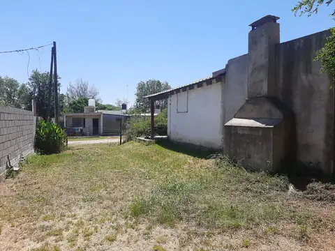 Casa 2 ambientes con 2 baños