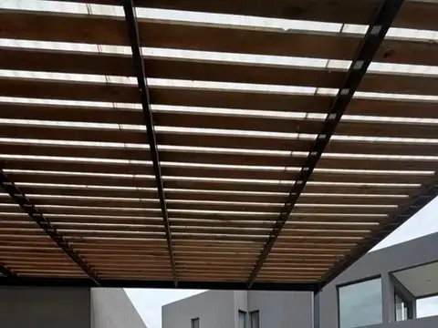Casa  en Venta en San Sebastian, Escobar, G.B.A. Zona Norte AREA 1 - A la laguna- Dormitorio planta baja- pileta