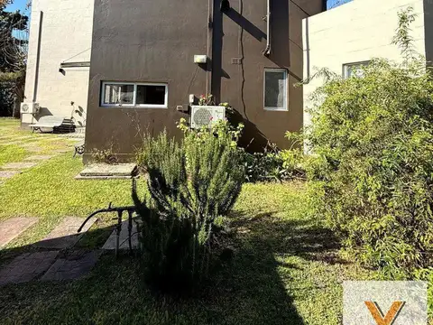 Casa en Venta - 3 Dormitorios 2 Baños - 700mts - Berazategui