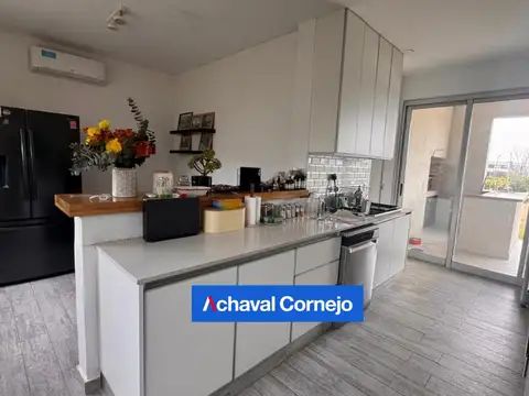 Casa 4 ambientes con 2 baños