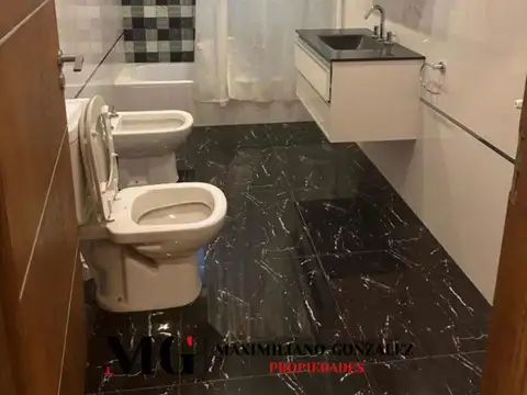 Casa en Alquiler, 6 ambientes - Malibú