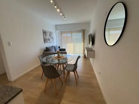 Venta Departamento a la Calle con Balcón Frances Plaza Colon