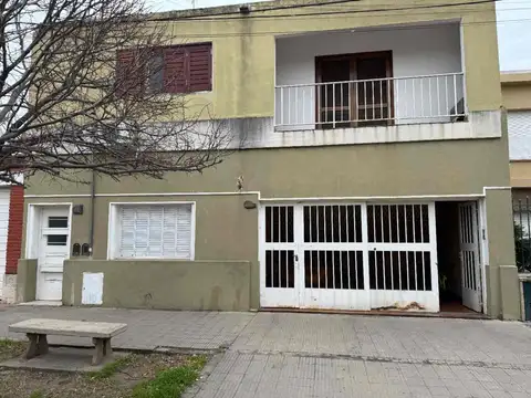 Venta casa juniors 4 dormitorios quincho