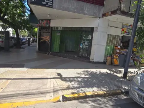 ALQUILER LOCAL BARRIO NORTE EN ESQUINA !!!